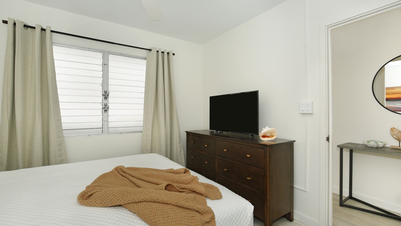 Photo of Bedroom in Waikiki