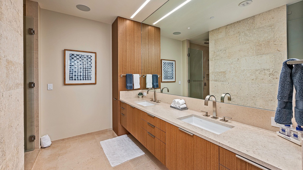 Photo of Bathroom in Ala Moana