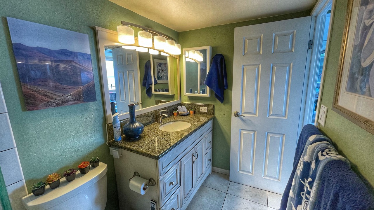 Photo of Bathroom in Maalaea