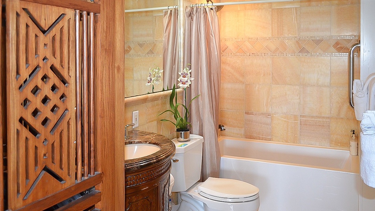 Photo of Bathroom in Poipu