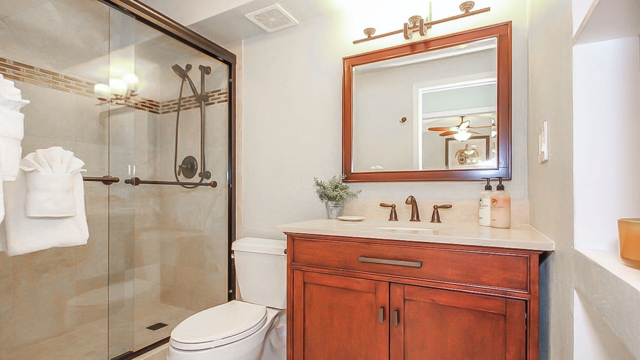 Photo of Bathroom in Poipu