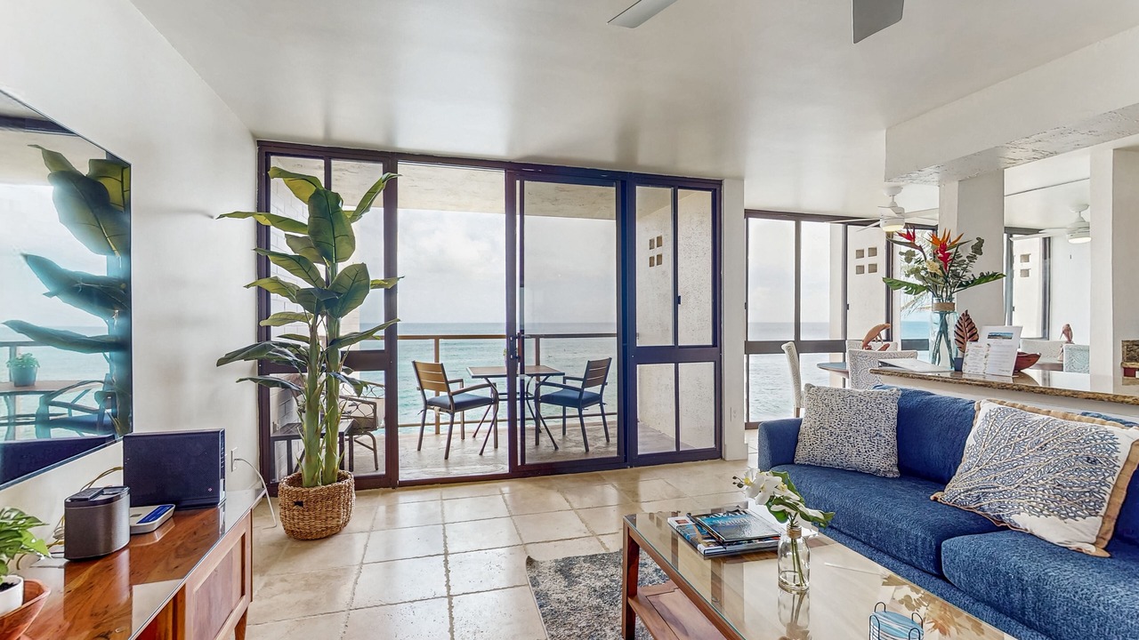 Photo of Livingroom in Poipu