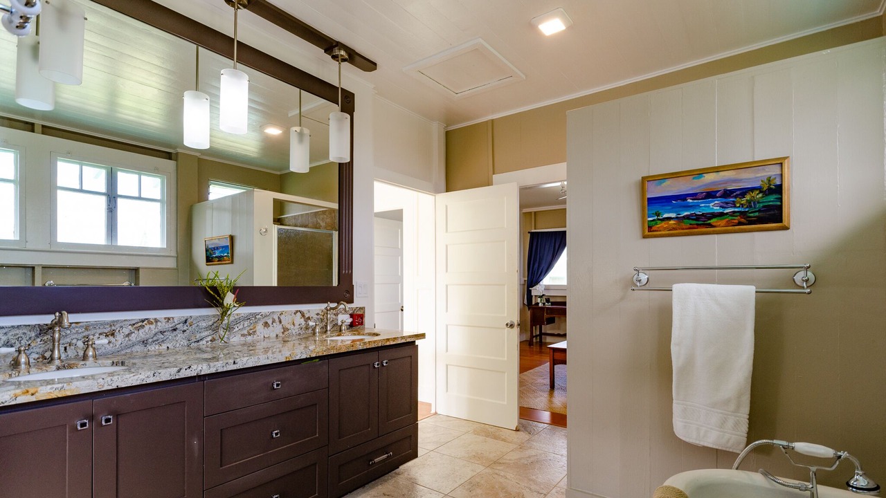 Photo of Bathroom in Hilo
