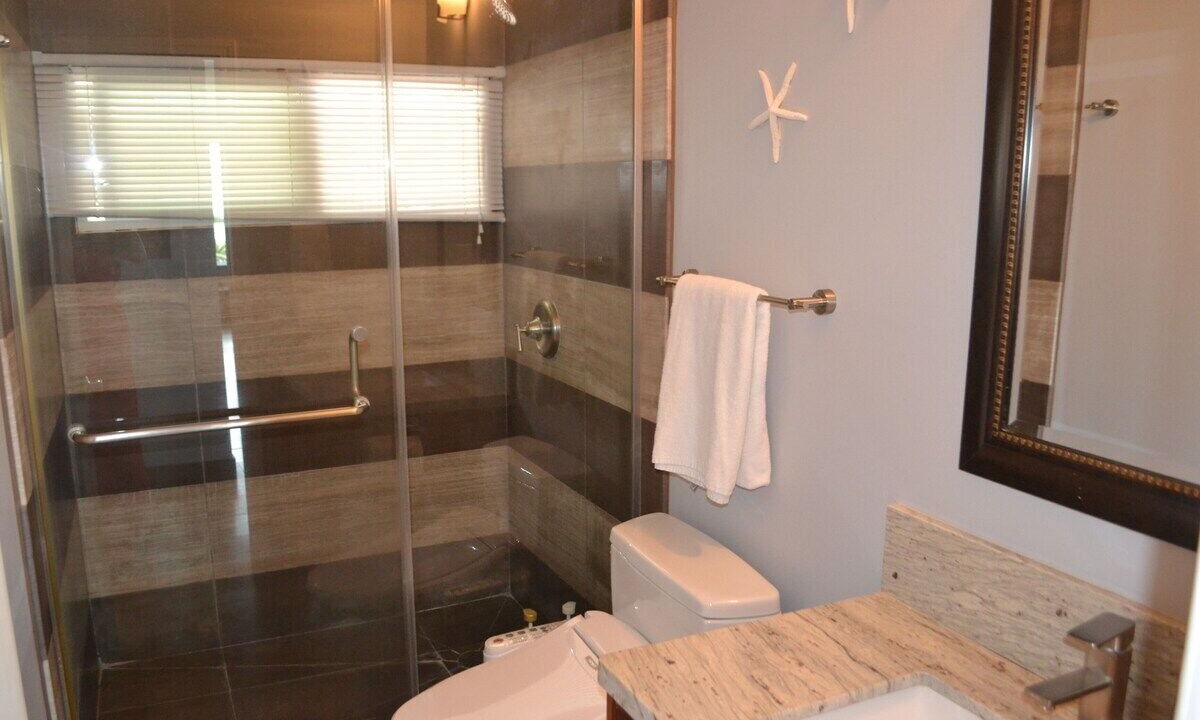 Photo of Bathroom in Kaneohe