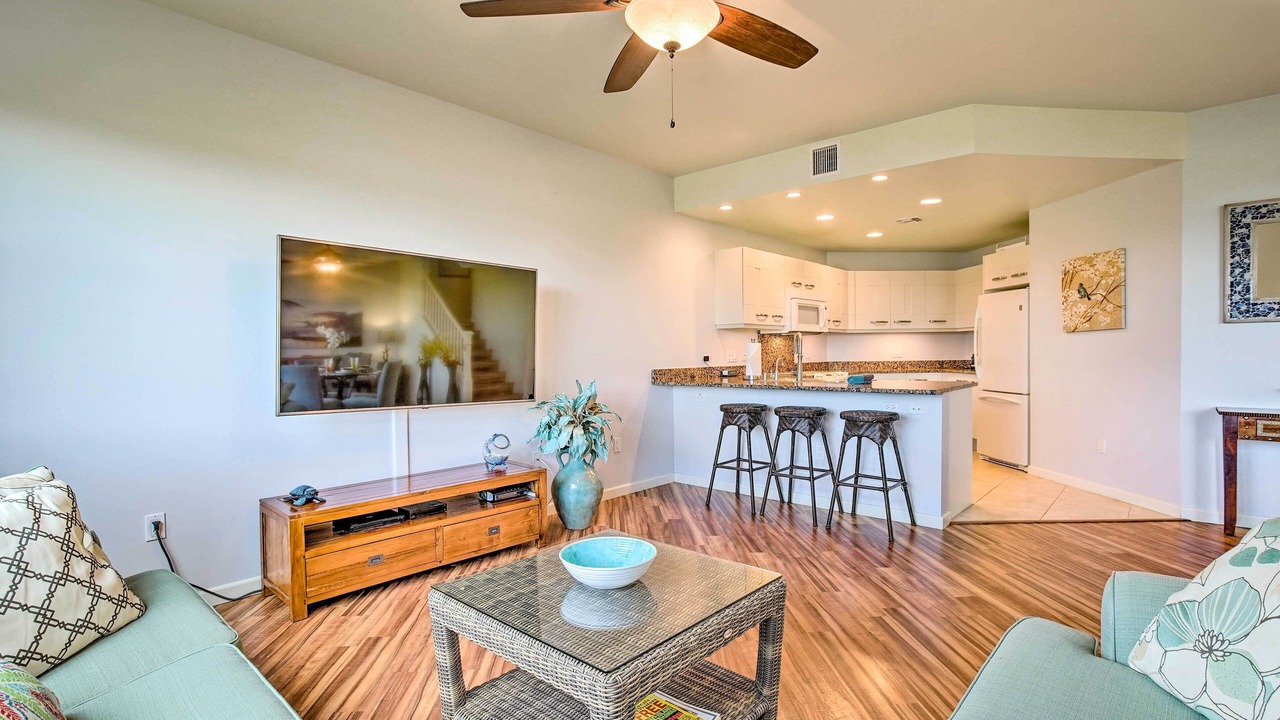 Photo of Livingroom in Kahaluu Bay