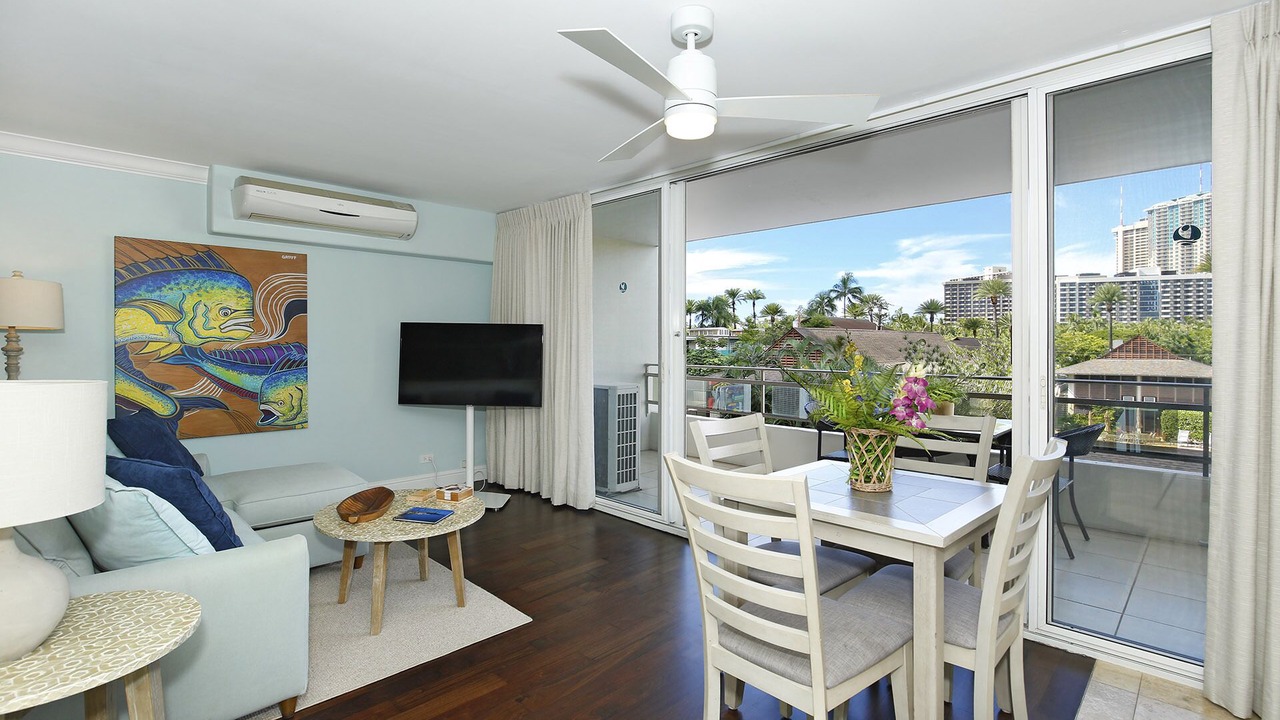Photo of Livingroom in Waikiki