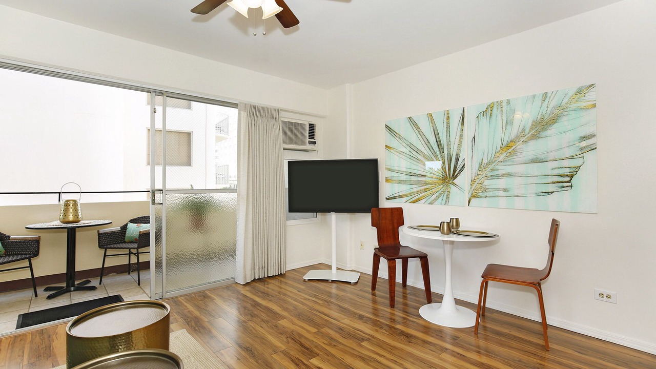Photo of Livingroom in Waikiki