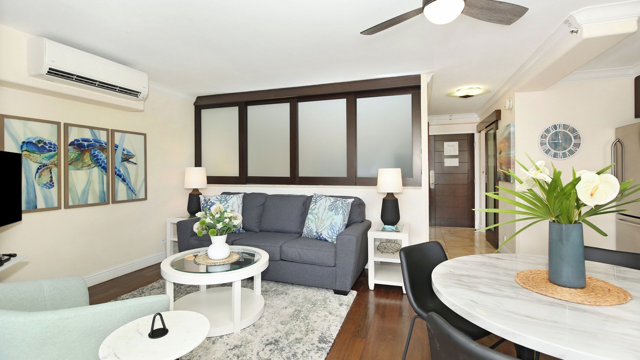 Photo of Livingroom in Waikiki