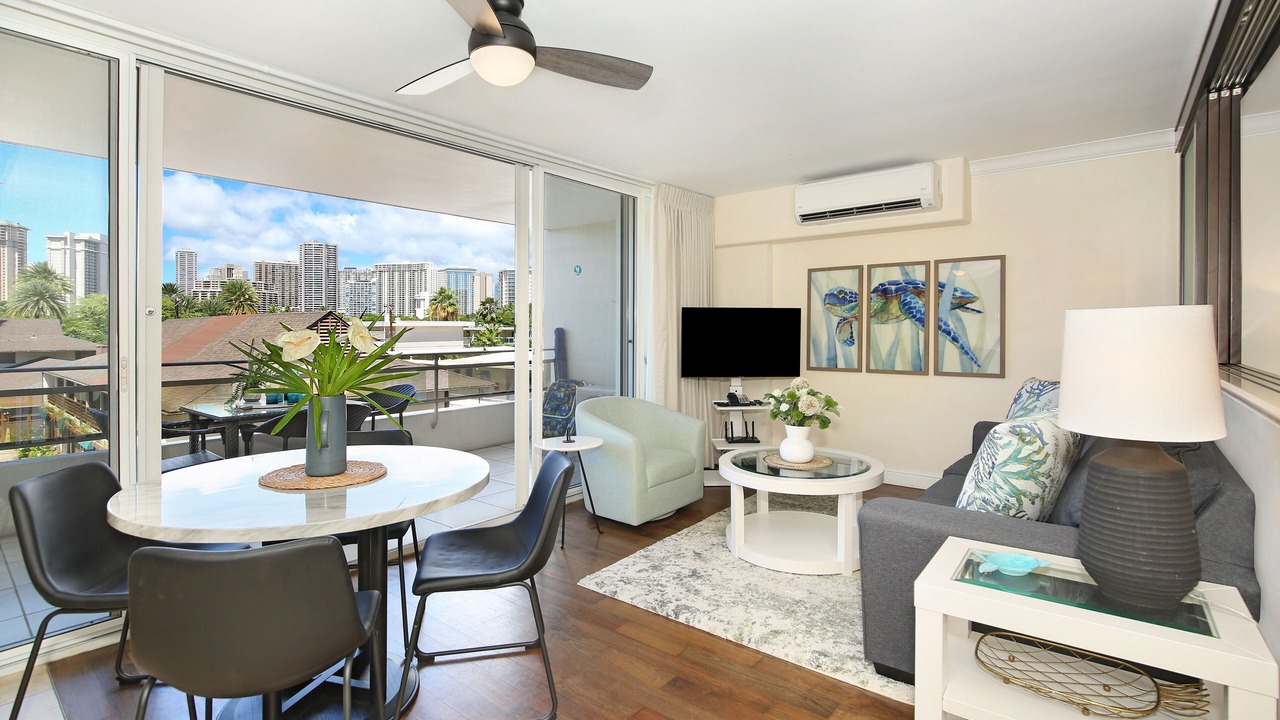 Photo of Livingroom in Waikiki