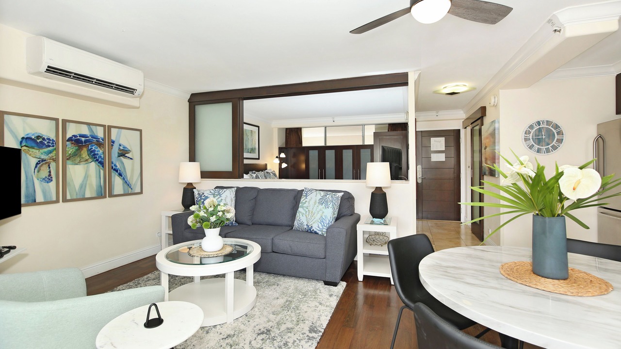 Photo of Livingroom in Waikiki