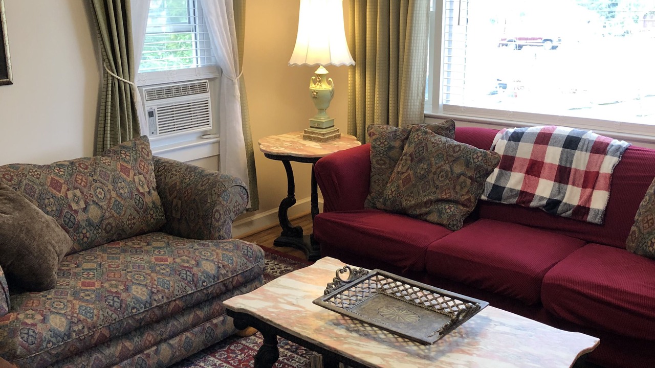 Photo of Livingroom in Town of Reading