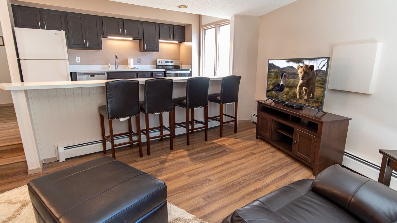 Photo of Livingroom in Peak 8