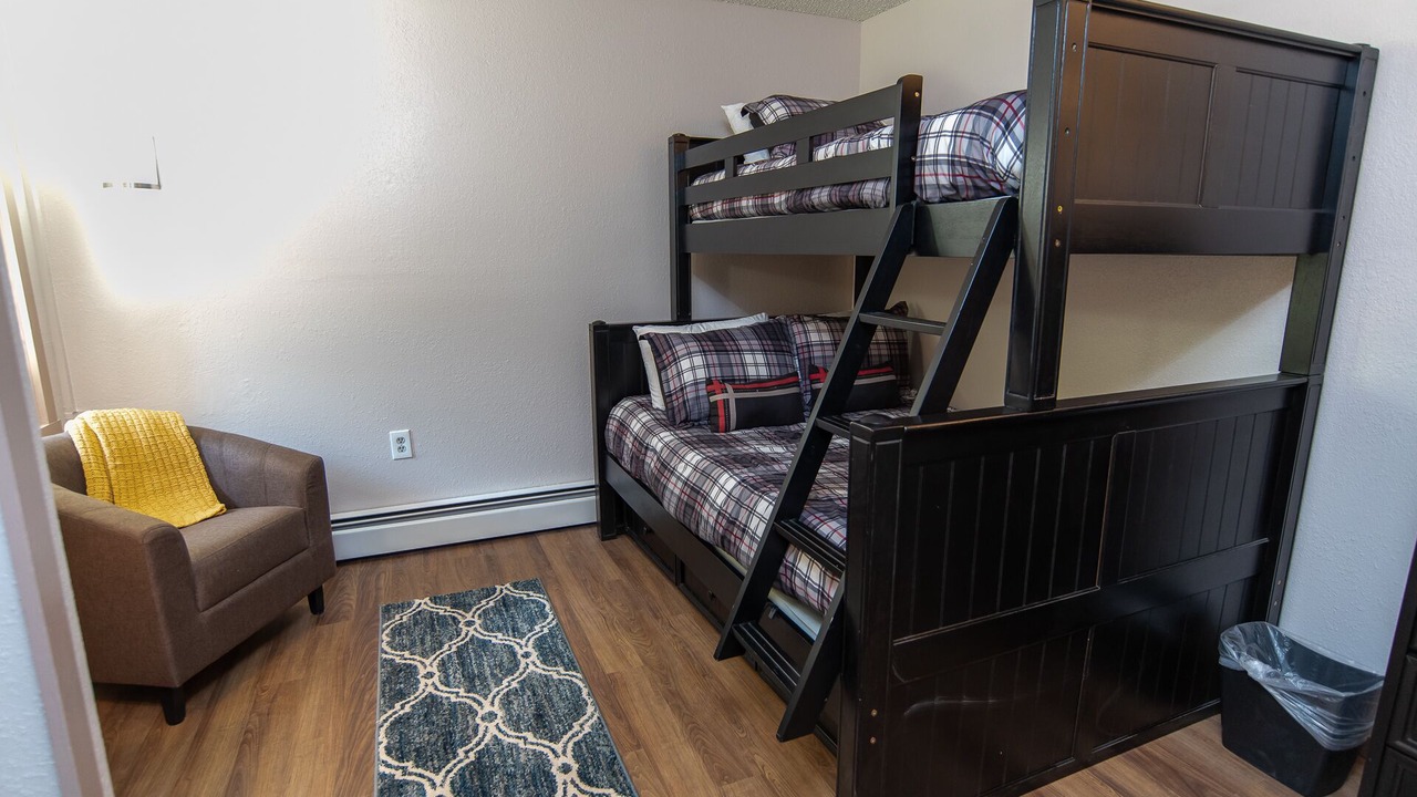 Photo of Bedroom in Peak 8