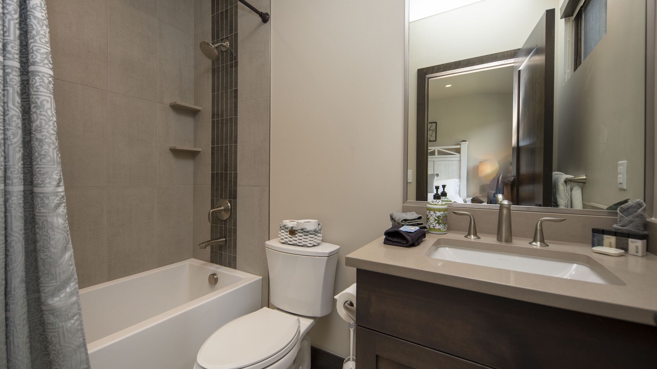 Photo of Bathroom in Peak 8