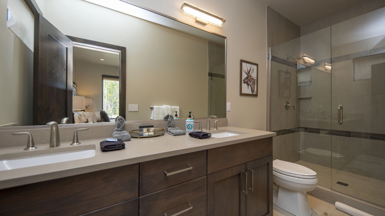 Photo of Bathroom in Peak 8