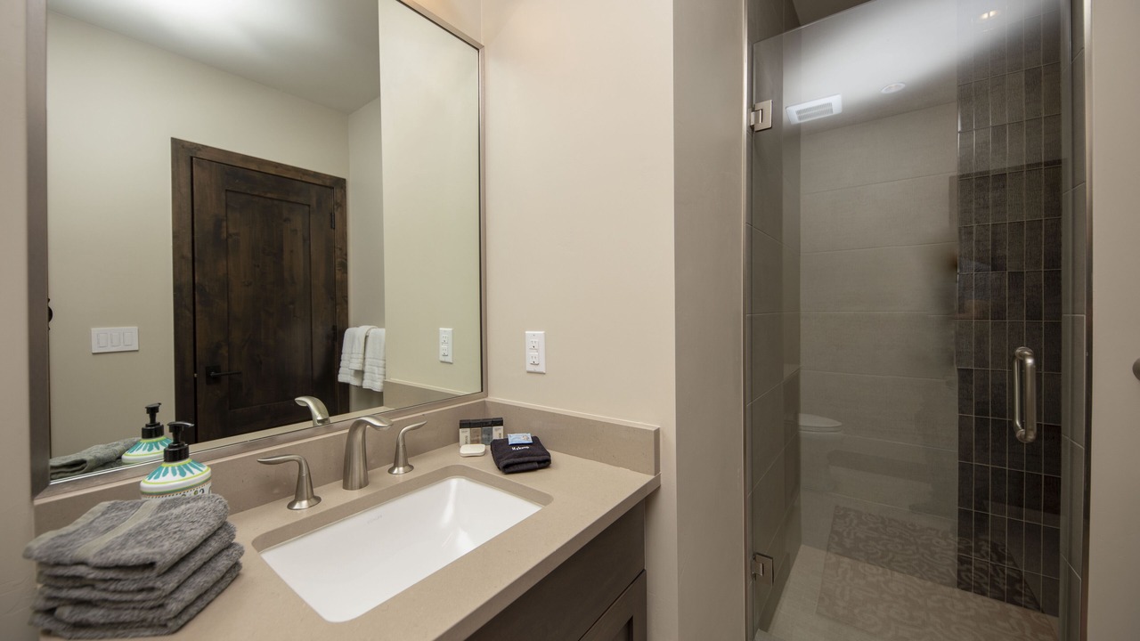 Photo of Bathroom in Peak 8