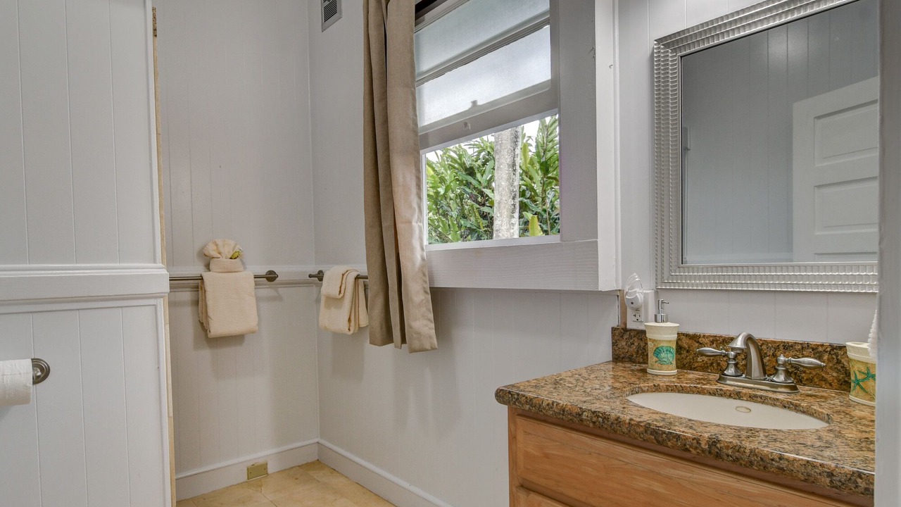 Photo of Bathroom in Hilo