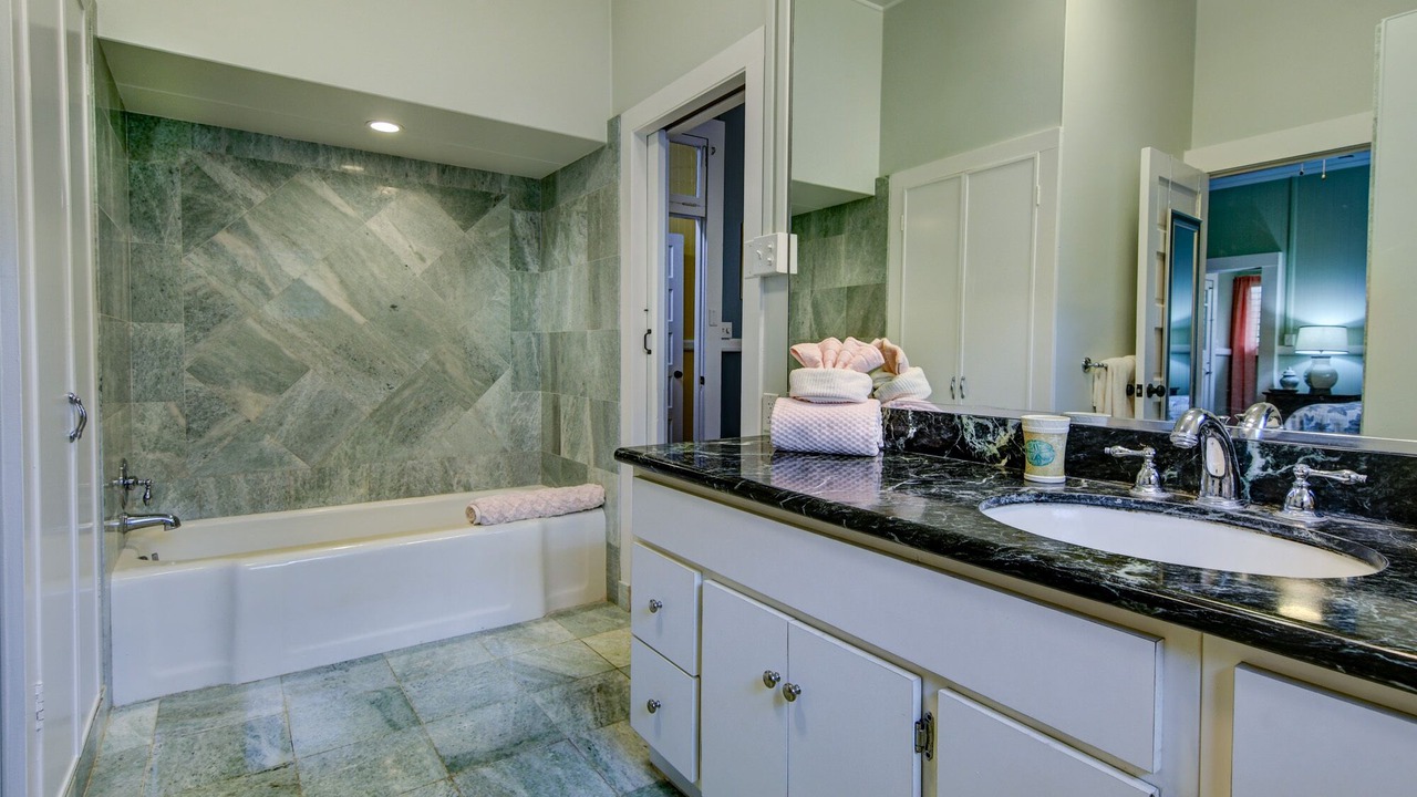Photo of Bathroom in Hilo
