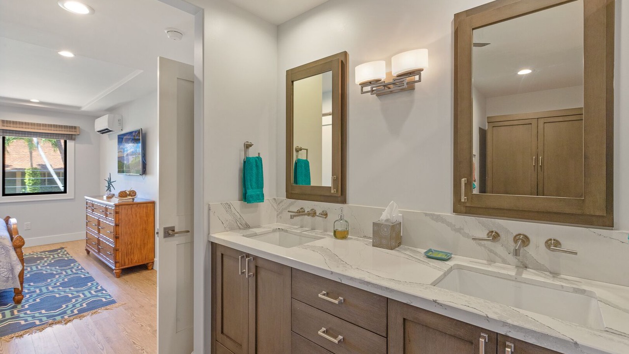 Photo of Bathroom in Downtown Lahaina