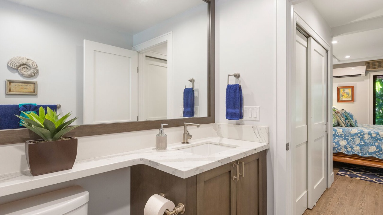 Photo of Bathroom in Downtown Lahaina