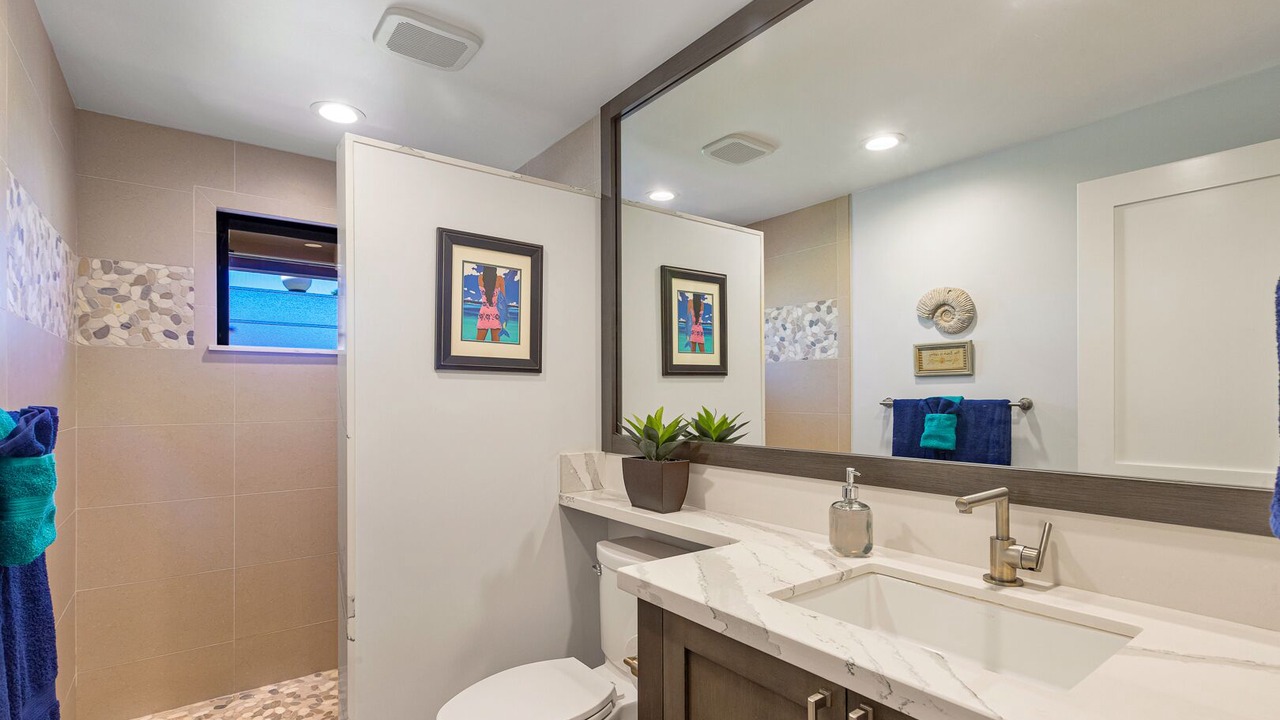 Photo of Bathroom in Downtown Lahaina