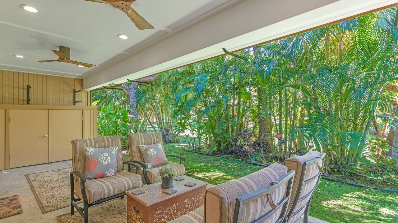 Photo of Patio Balcony in Downtown Lahaina