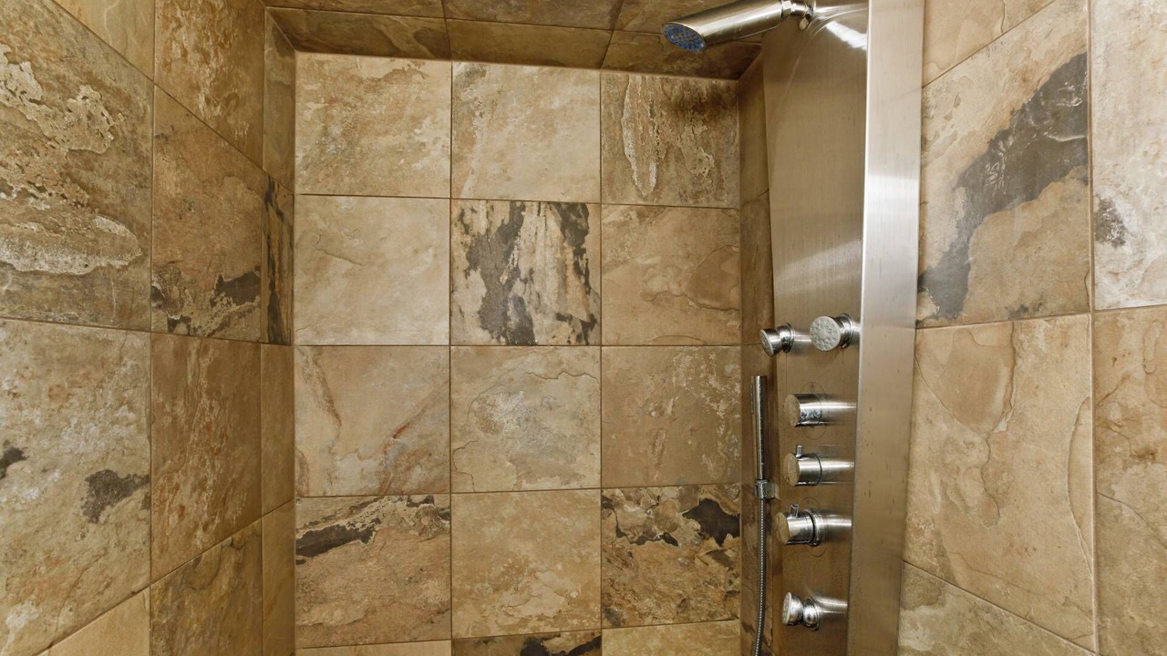 Photo of Bathroom in Diamond Head - Kapahulu - St. Louis