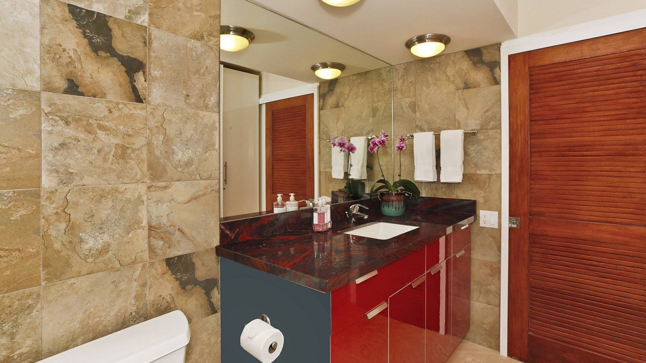 Photo of Bathroom in Diamond Head - Kapahulu - St. Louis