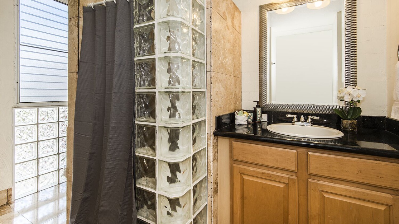 Photo of Bathroom in Waikiki