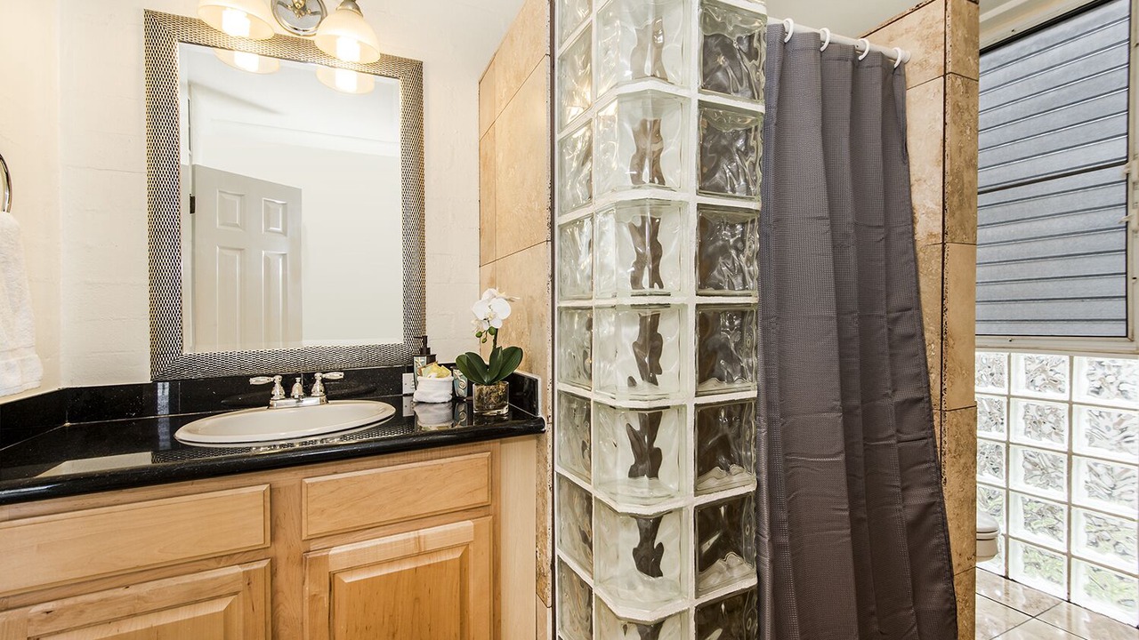 Photo of Bathroom in Waikiki
