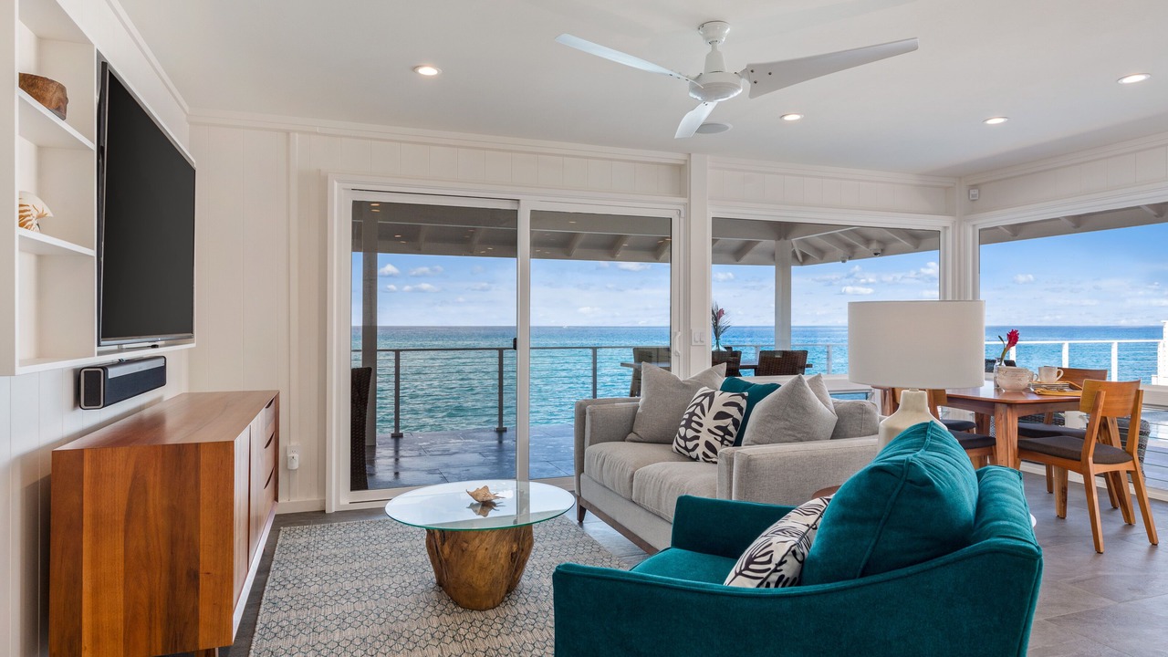 Photo of Livingroom in Kahaluu Bay