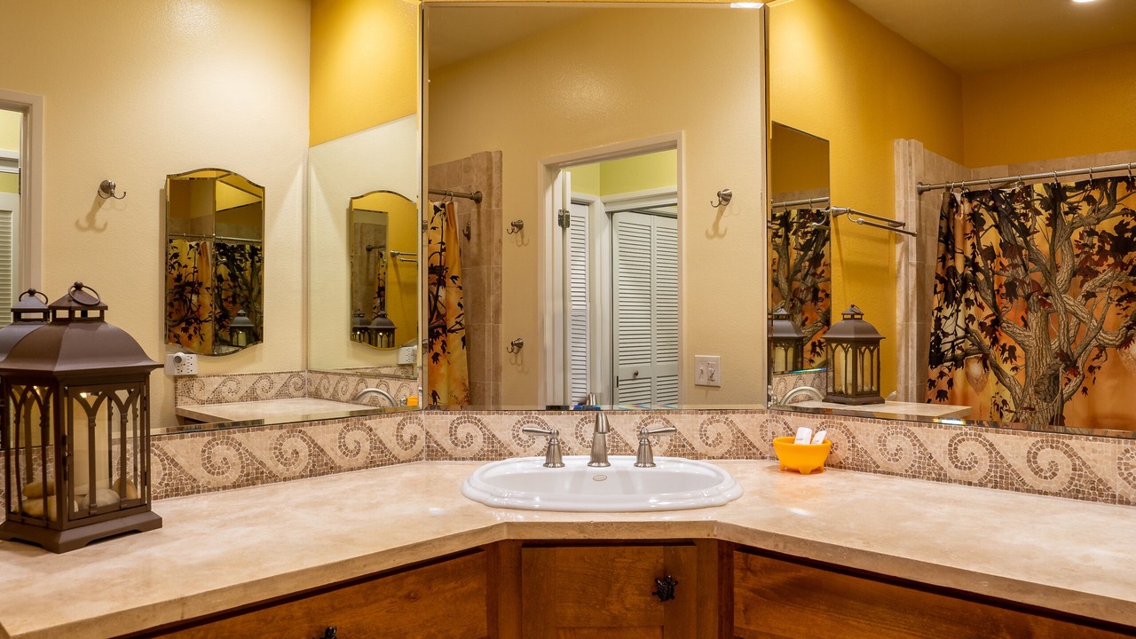 Photo of Bathroom in Poipu