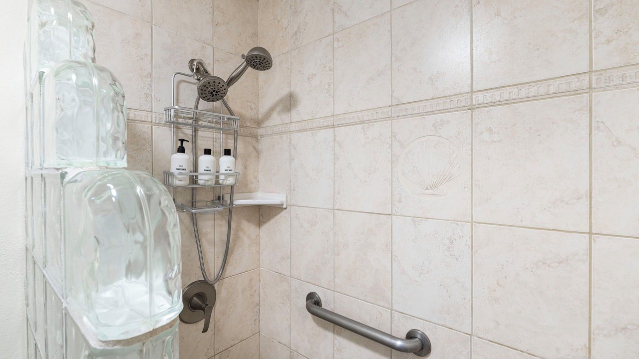 Photo of Bathroom in Kahaluu-Keauhou