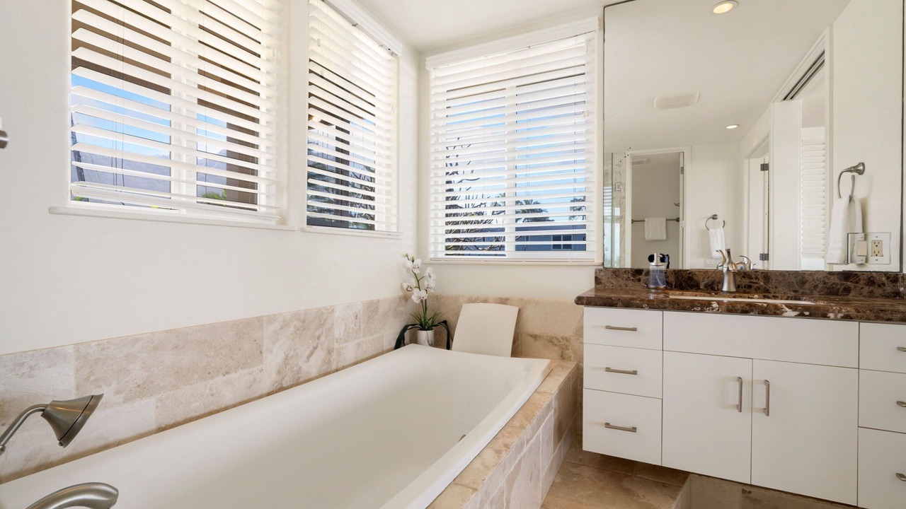 Photo of Bathroom in Wainiha