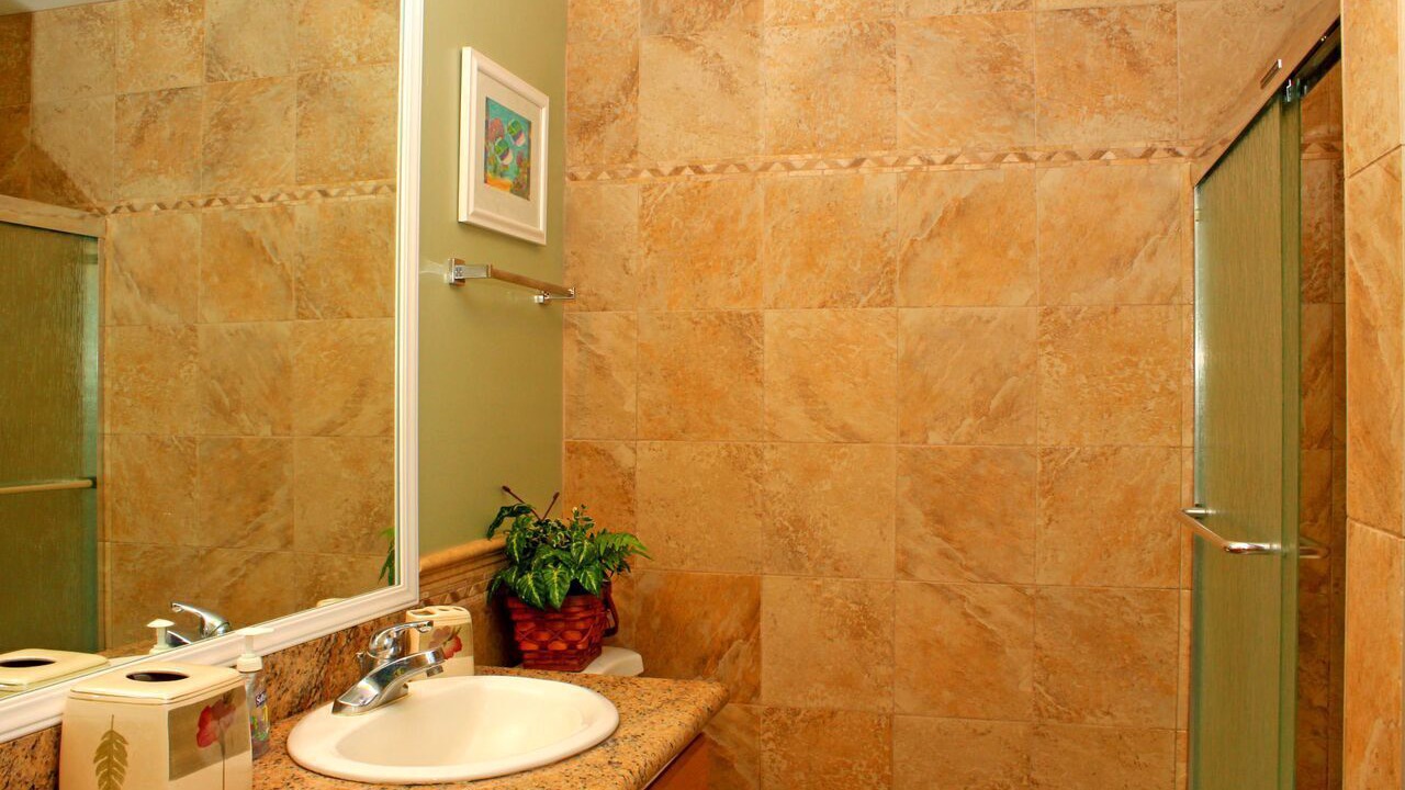 Photo of Bathroom in Poipu