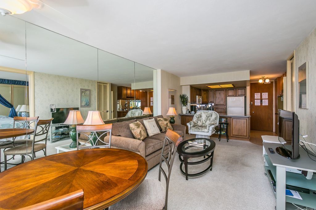 Photo of Livingroom in Waikiki
