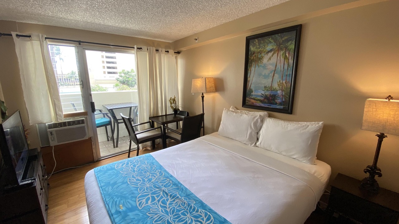 Photo of Bedroom in Waikiki