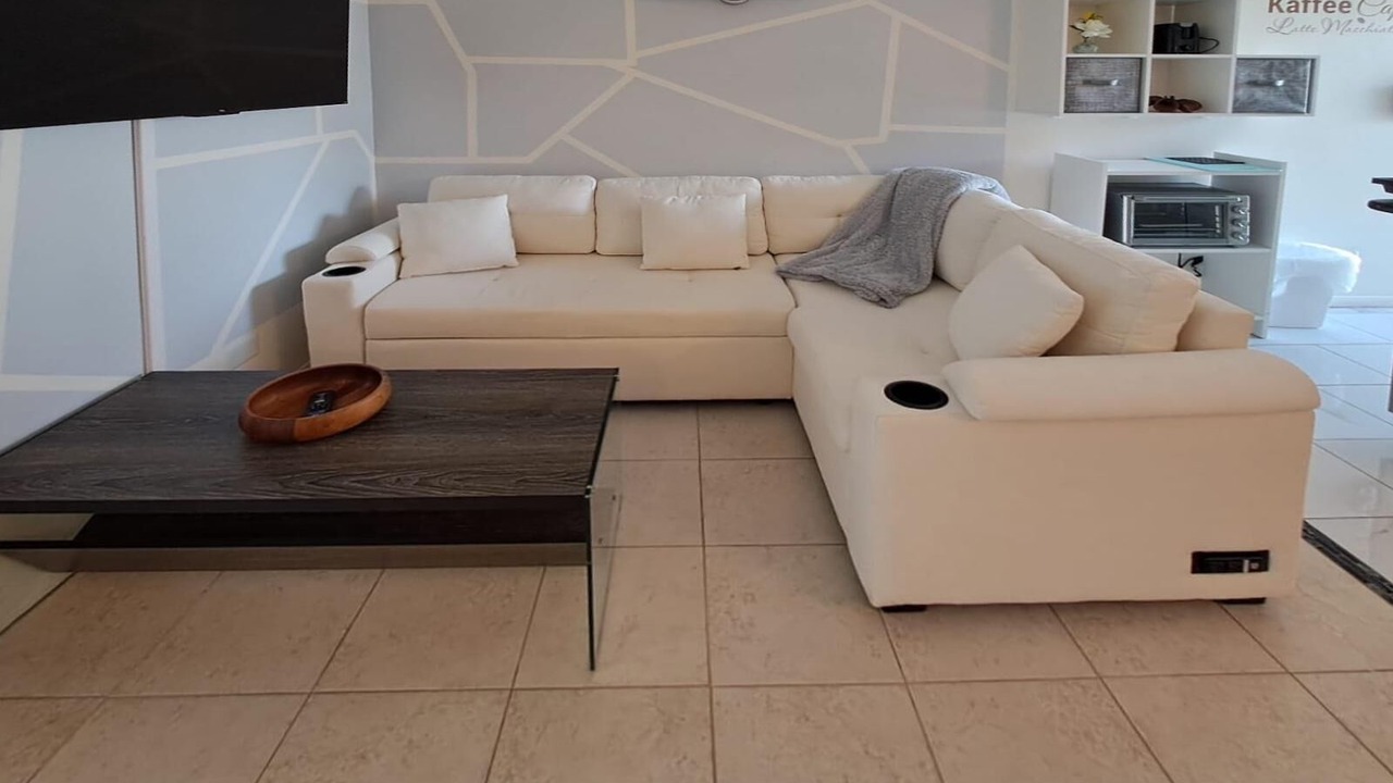 Photo of Livingroom in Waikiki