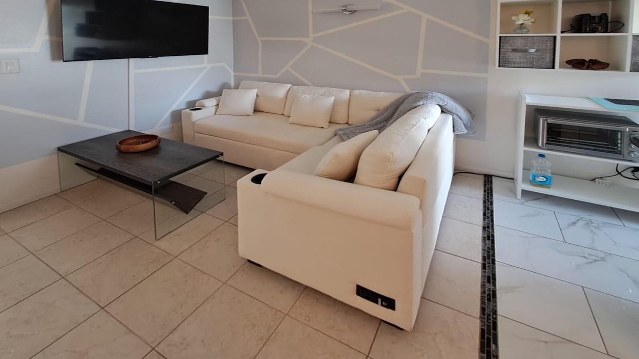Photo of Livingroom in Waikiki