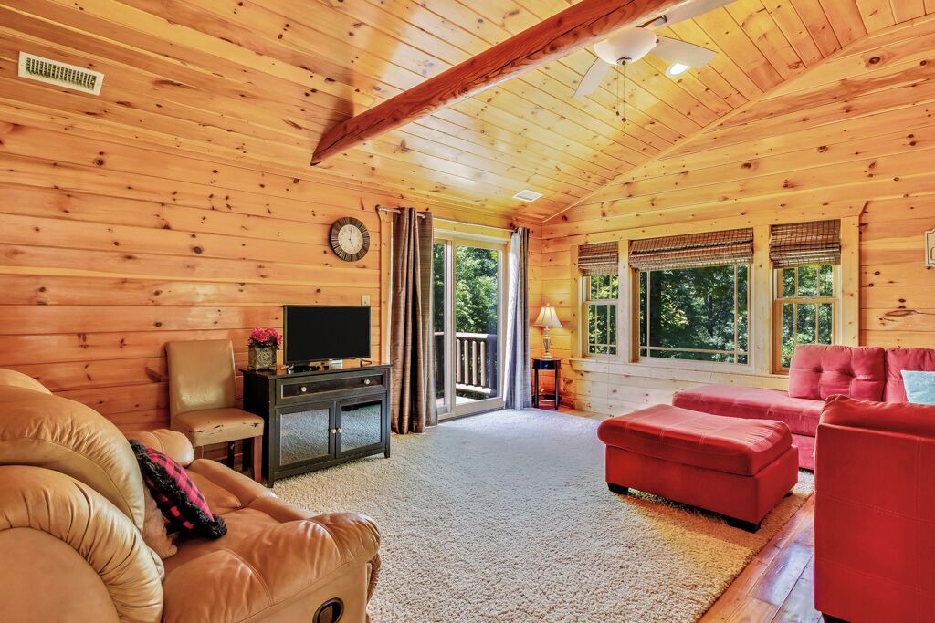 Photo of Livingroom in Rutherfordton