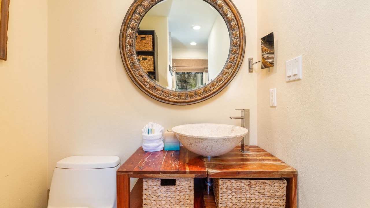 Photo of Bathroom in Downtown Lahaina