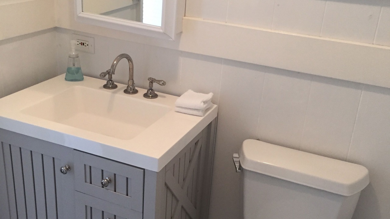 Photo of Bathroom in Haiku