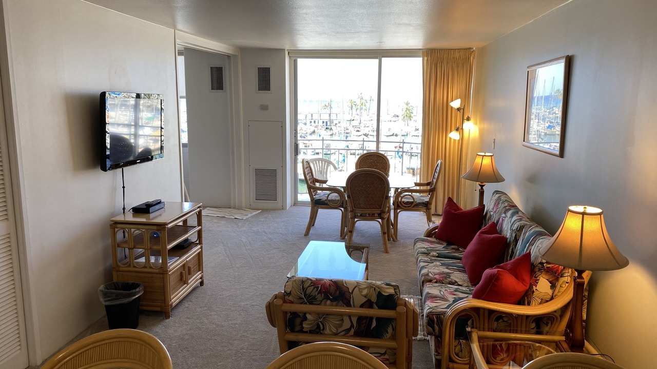 Photo of Livingroom in Waikiki
