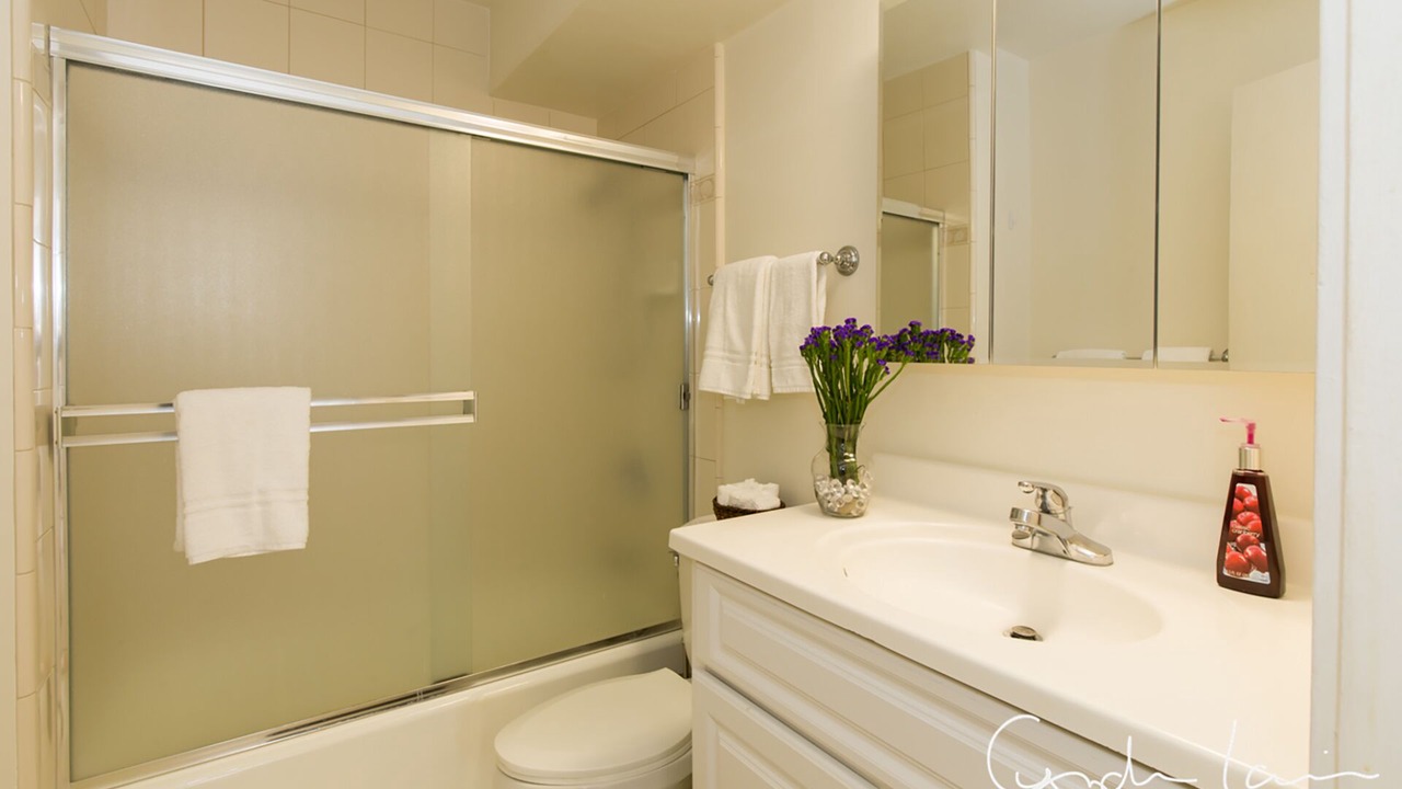 Photo of Bathroom in Waikiki