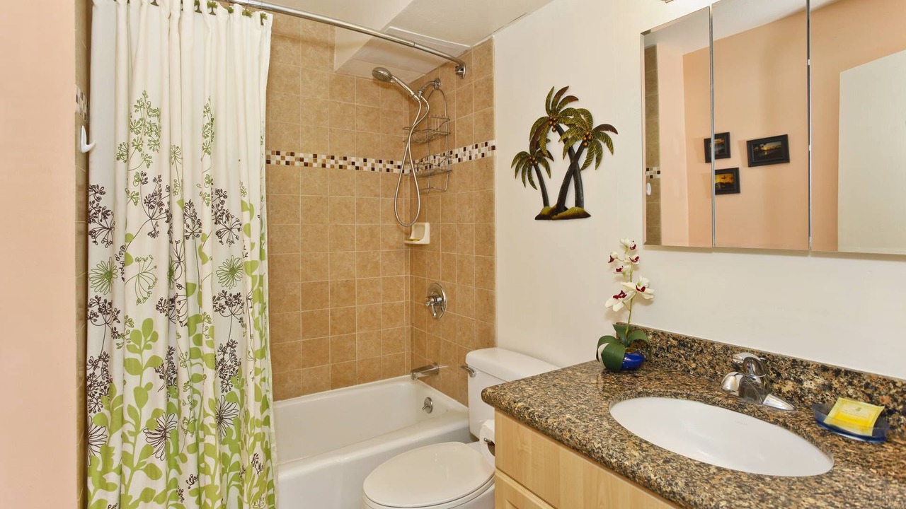 Photo of Bathroom in Waikiki
