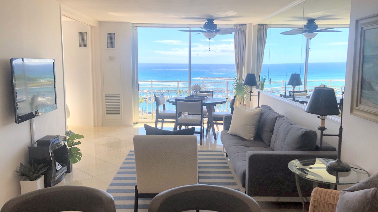 Photo of Livingroom in Waikiki