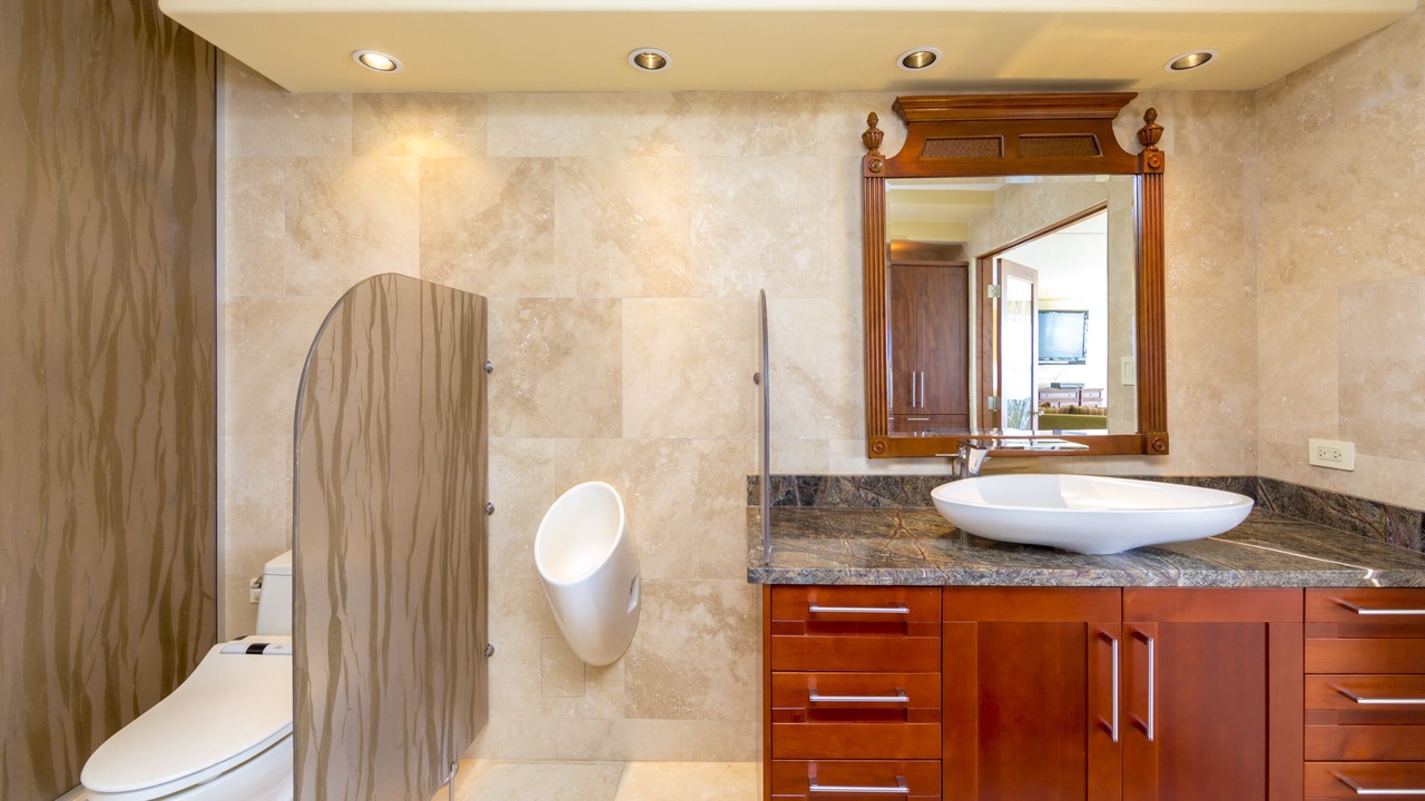 Photo of Bathroom in Diamond Head - Kapahulu - St. Louis