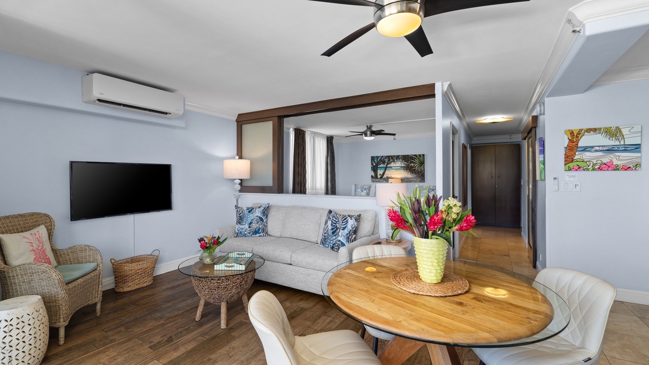 Photo of Livingroom in Waikiki