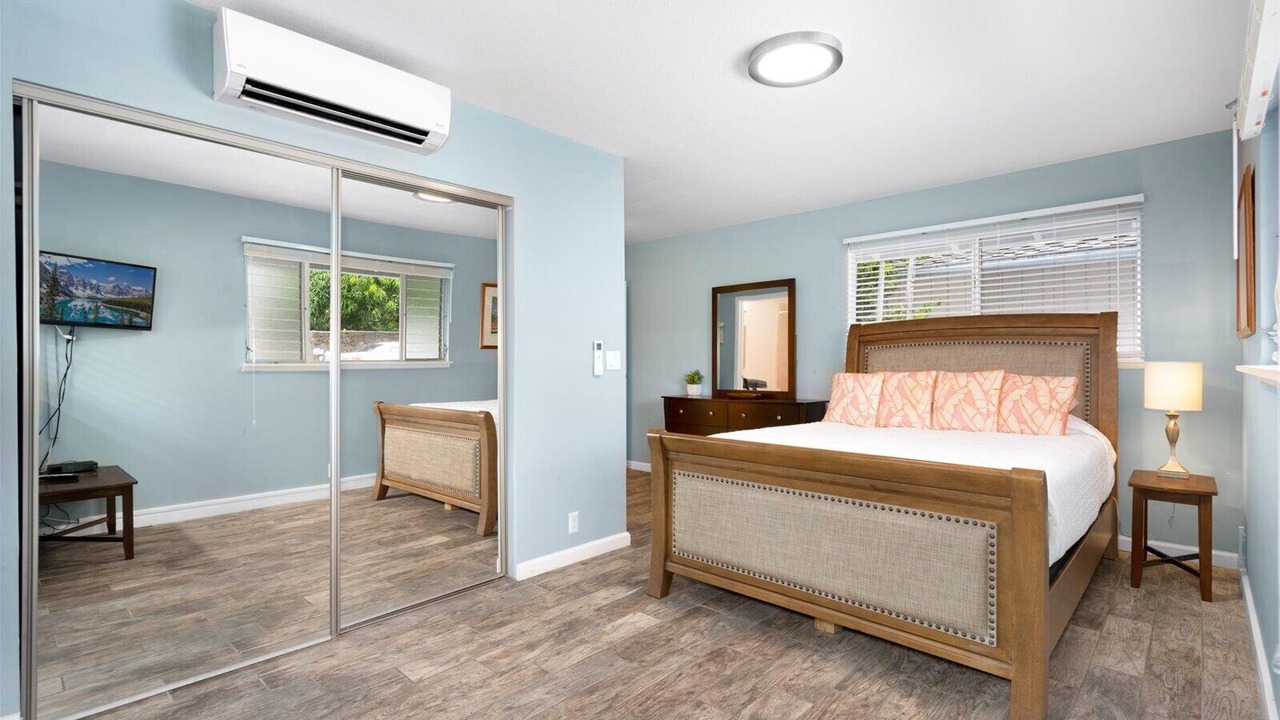 Photo of Bedroom in Portlock