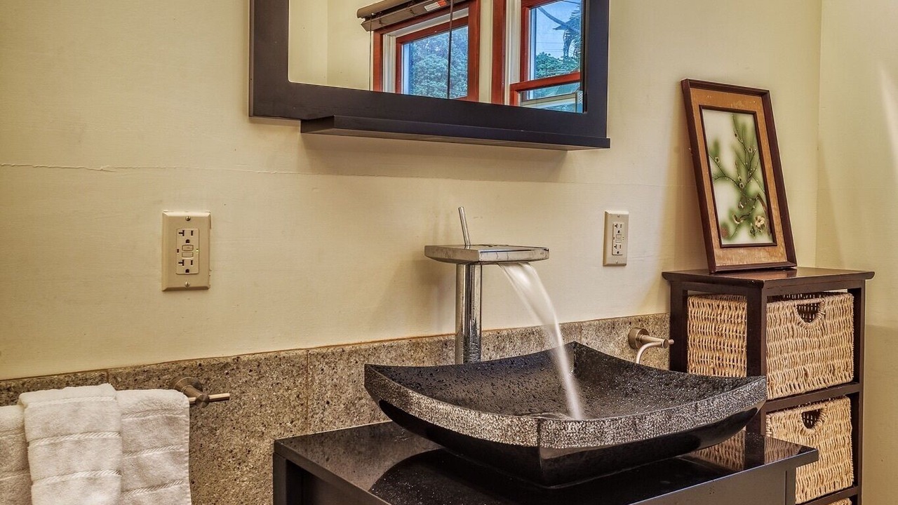 Photo of Bathroom in Hilo